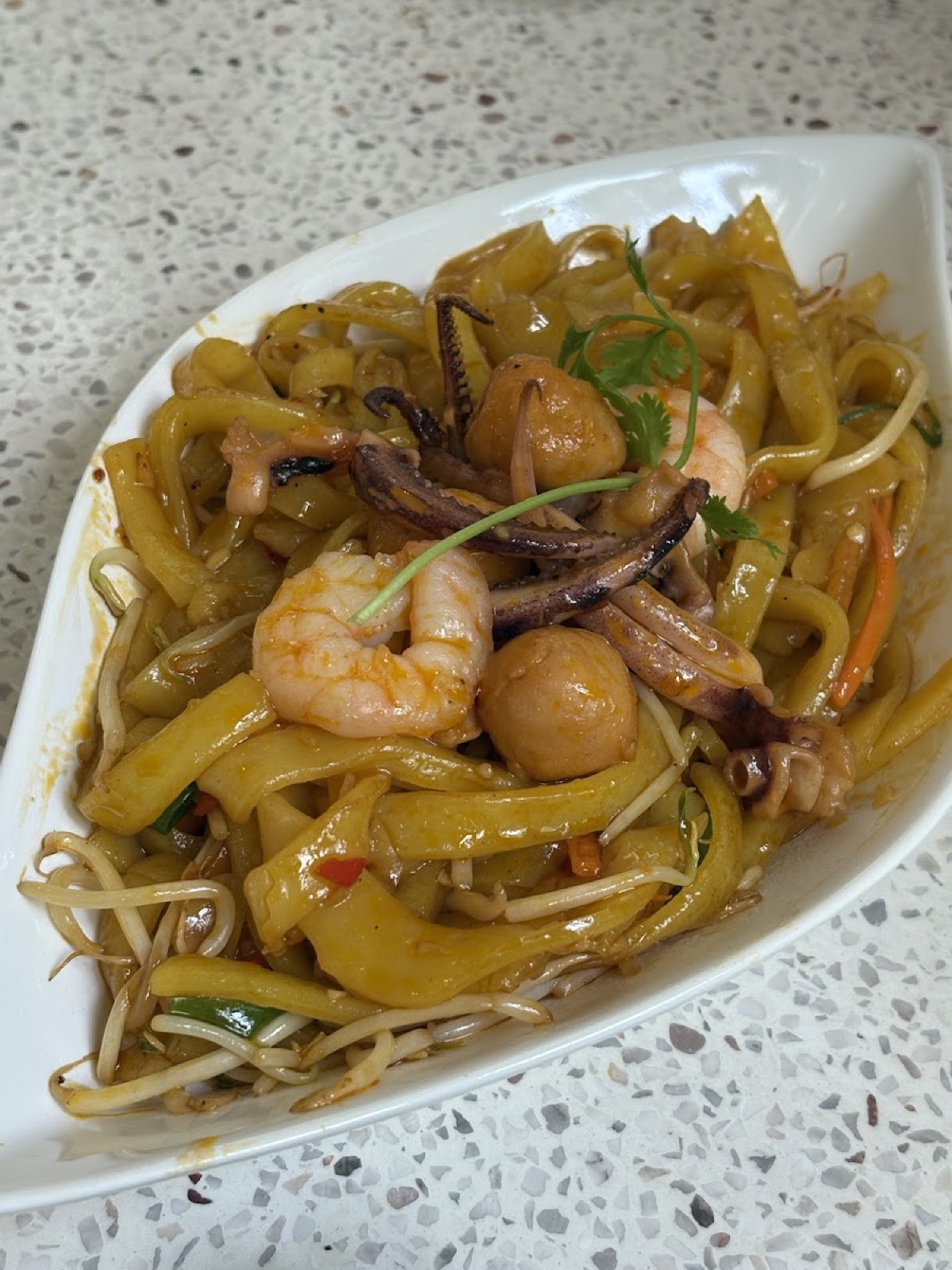 Mì xào hải sản